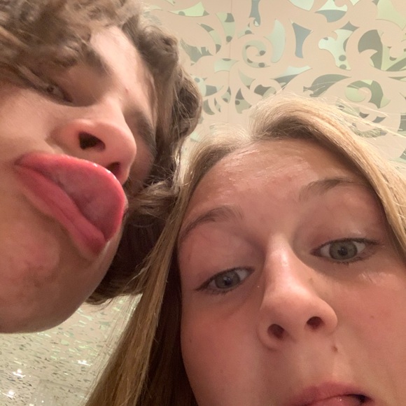 Meet your Posher, Hannah - Picture 1 of 1